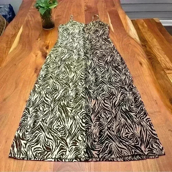 Two  tones Animal prints adjustable spaghetti straps V-neck cami midi-maxi dress - Picture 9 of 11
